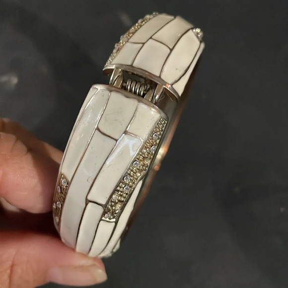 Vintage enamel and rhinestone clasp bangel - Picture 3 of 5